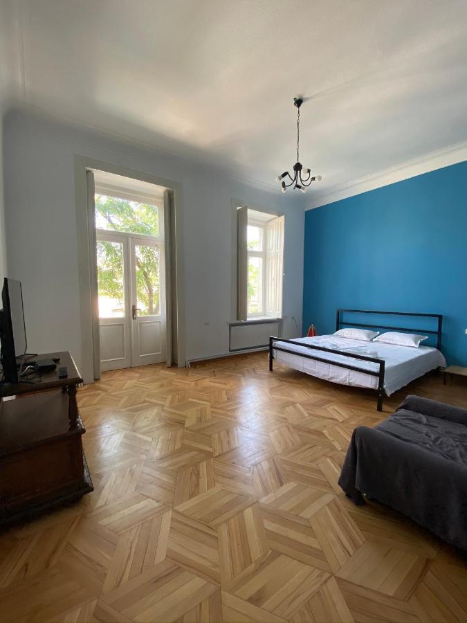 Red Door Apartment Tbilisi Exterior photo